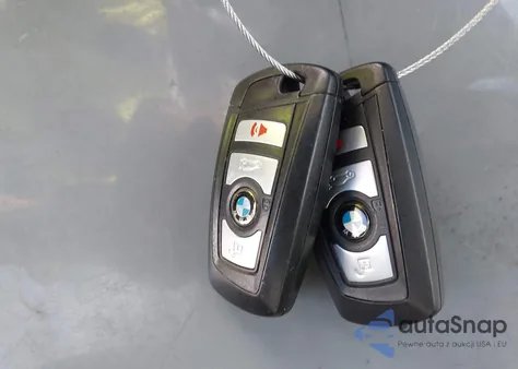 2013 BMW 528I xDrive z USA, uszkodzony, nr VIN WBAXH5C54DD111853